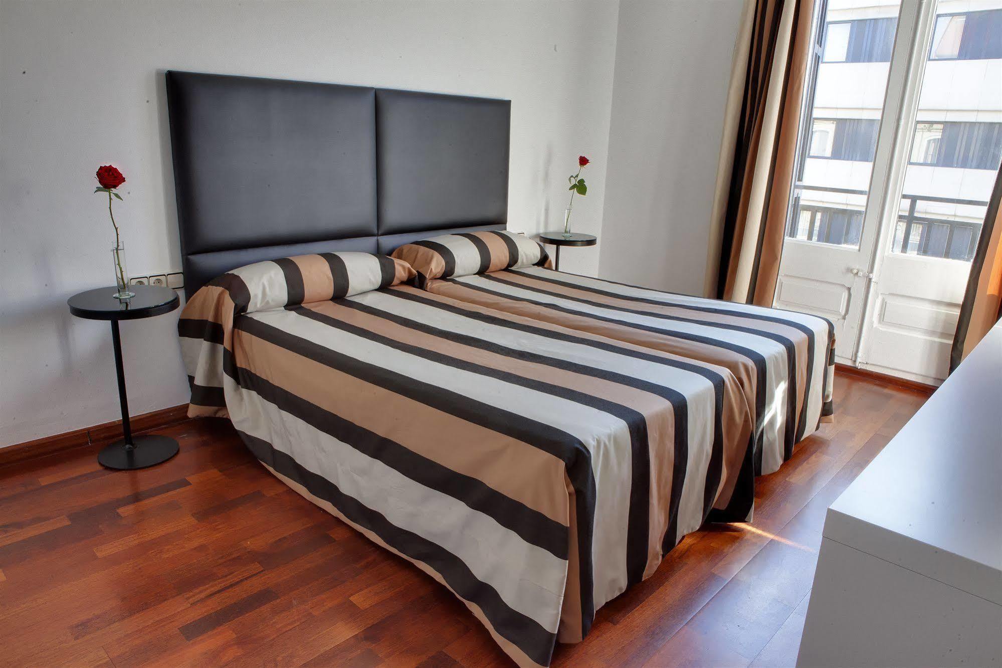 Barcelona Apartment Val Екстер'єр фото